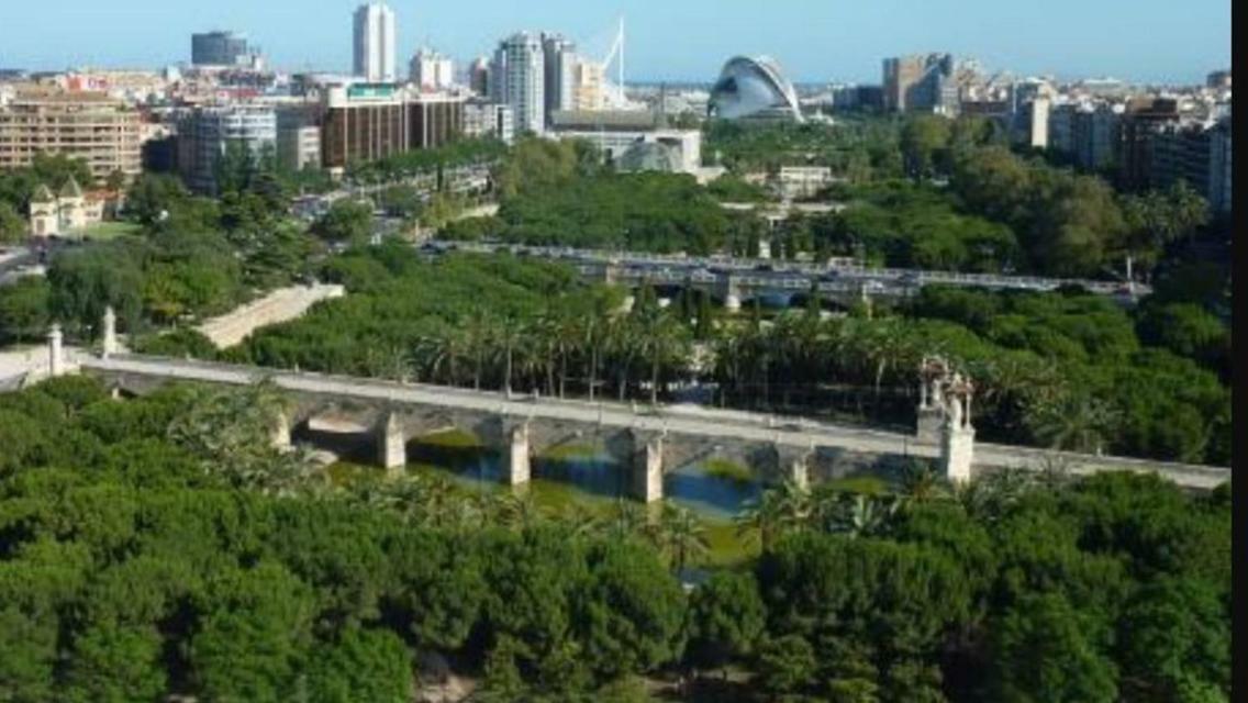 Apto En Ciudad De Las Ciencias Y Cerca Playa Валенсия Экстерьер фото